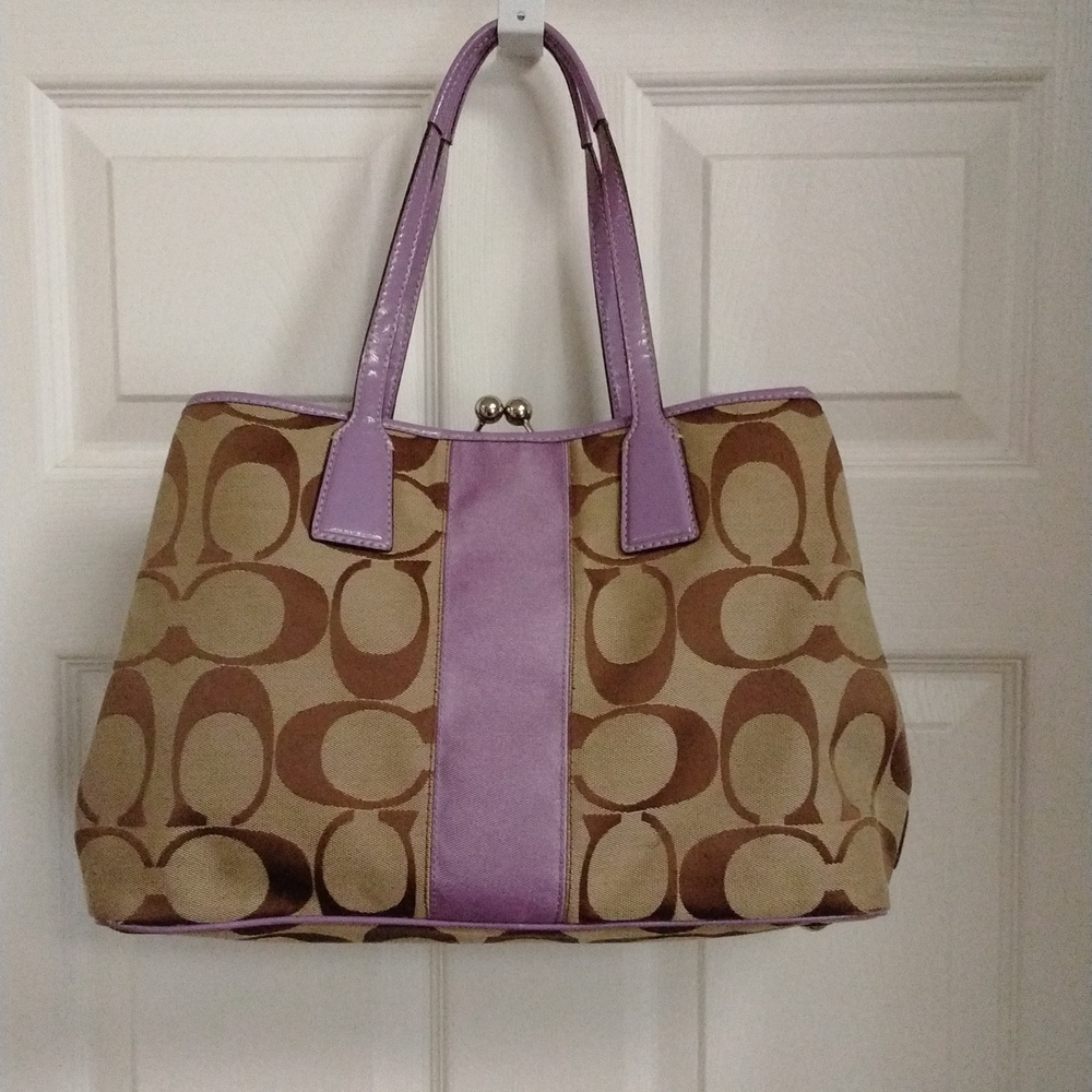 💜COACH Monogram/Leather Shoulder bag💜 EUC - Picture 2 of 12